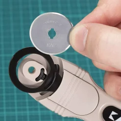 KAI Rotary Cutter - 28mm | GoldStar Tool -GoldStar Tool-shop kai rotarycutter 28mm 3